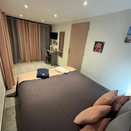 Chez Isa - Avec Jacuzzi Interieur Et Piscine Chauffee * Gigean
